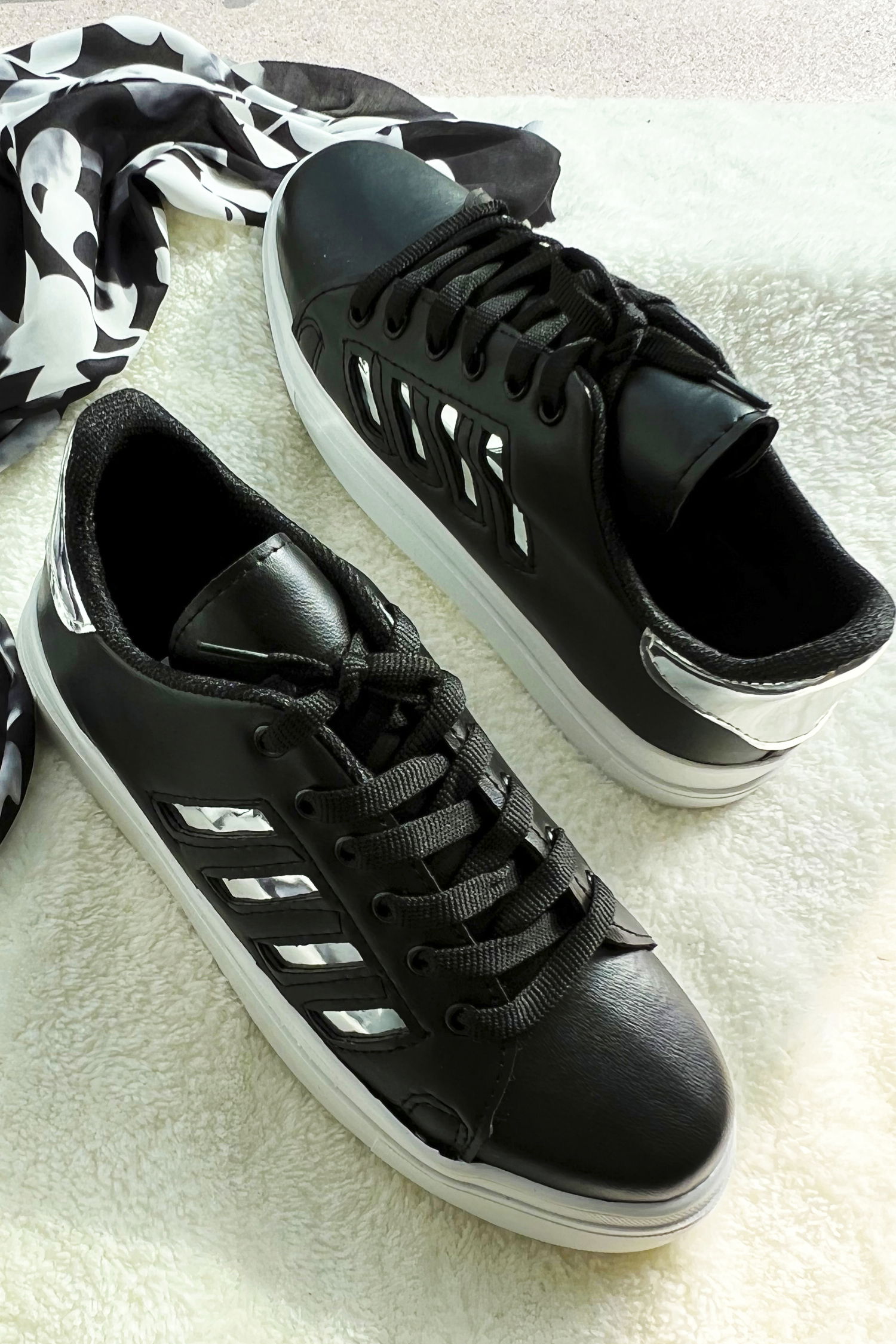 21142-SIYAH-BEYAZ-GUMUS Ayakkabı - 1