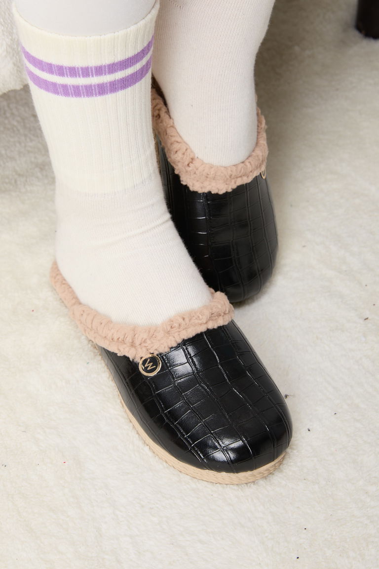 Kadın Siyah Ev Terliği - 23490 - TOFİSA