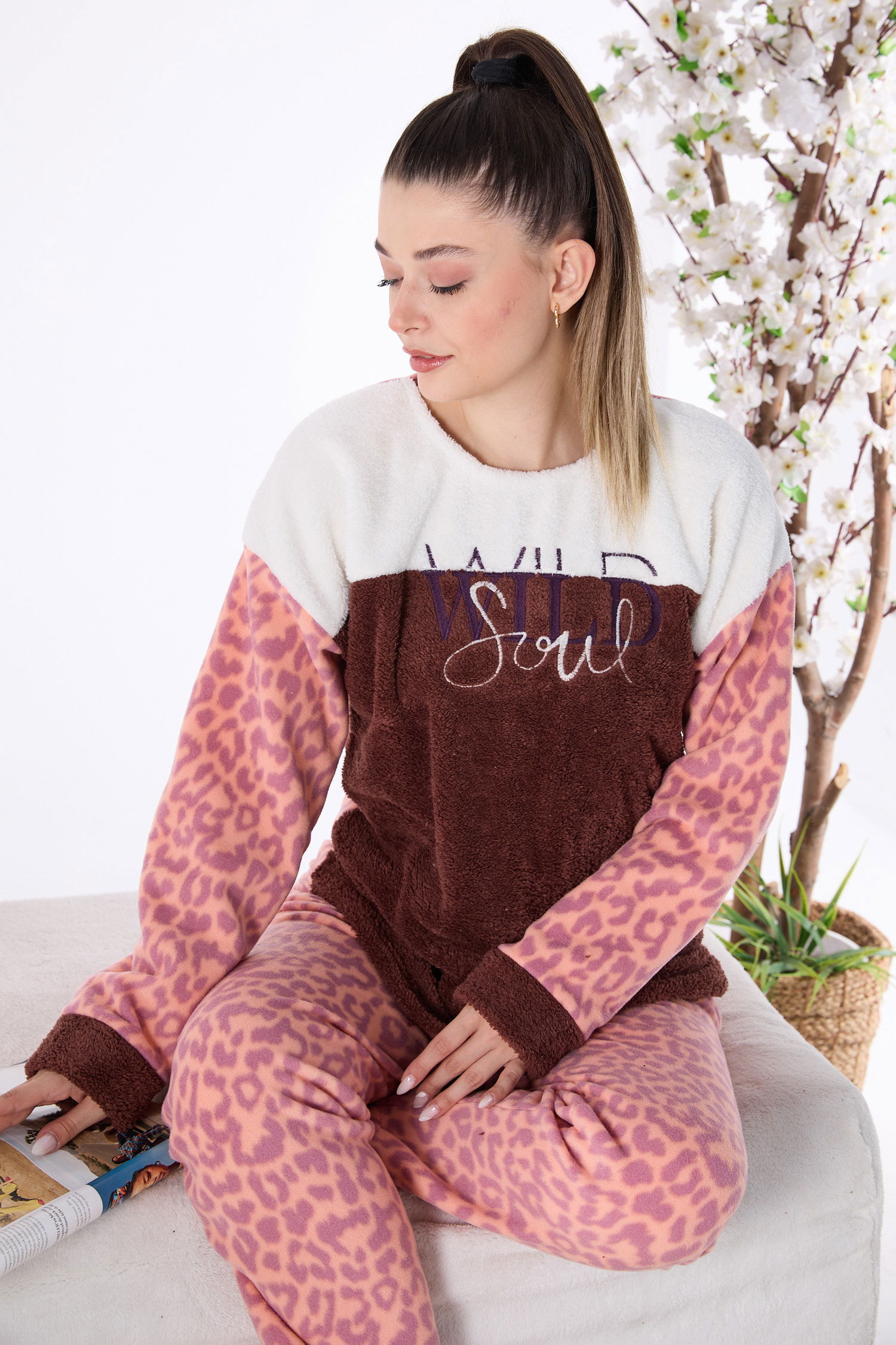 23555-KAHVE Peluş Pijama Takımı - 4
