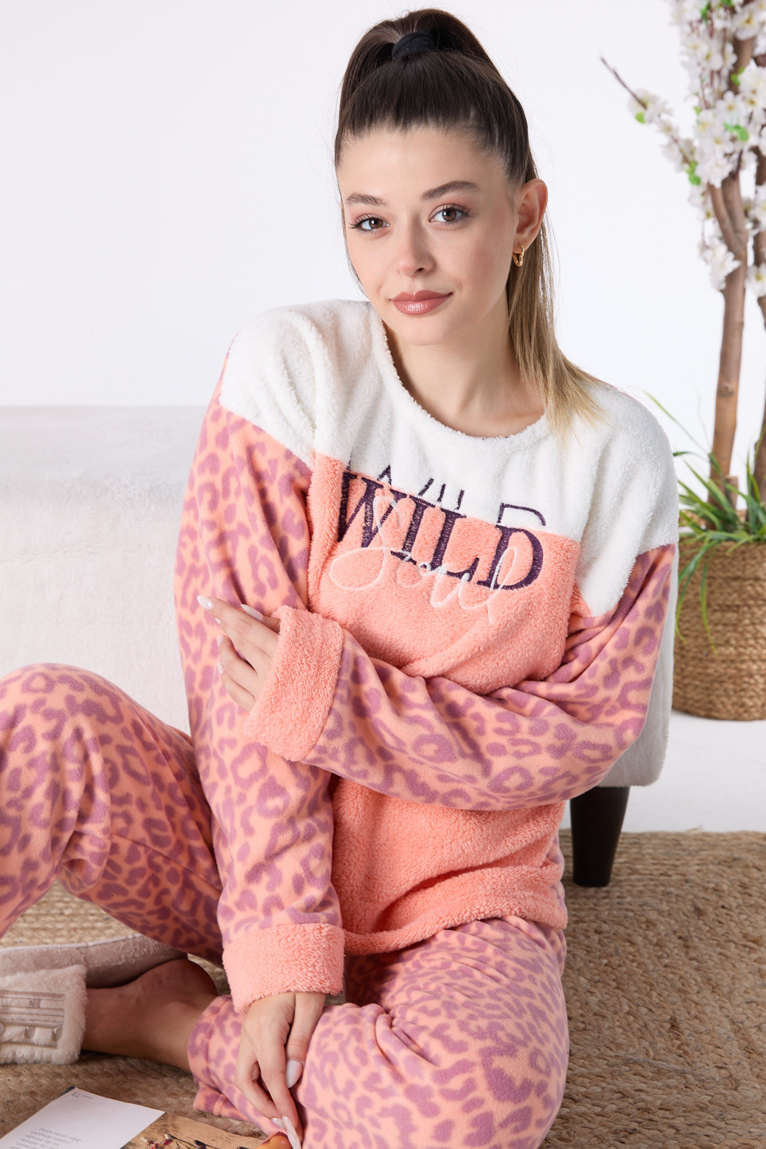 23555-PUDRA Peluş Pijama Takımı - 1