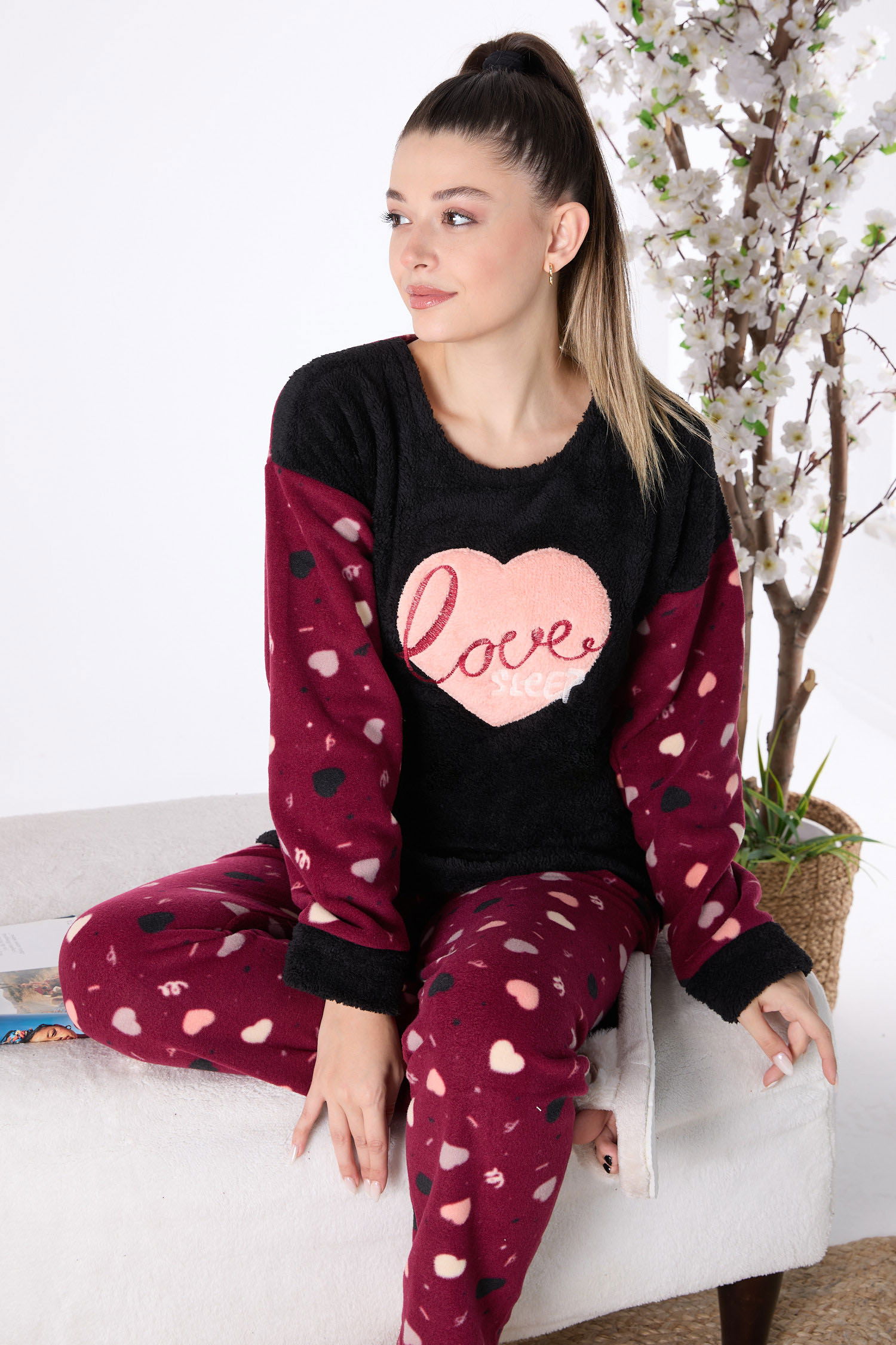 23557-SIYAH Peluş Pijama Takımı - 1