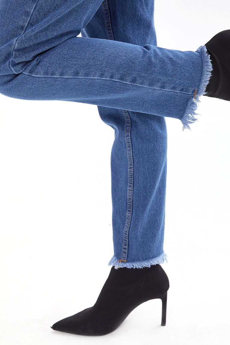 23670-MAVI Yüksek Bel Paça Püsküllü Mom Jeans - TOFİSA