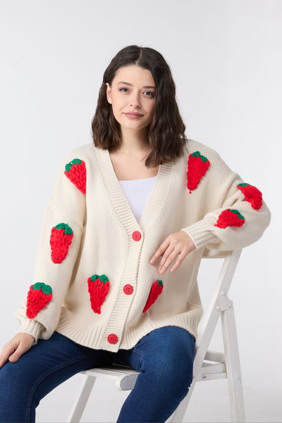 23919-KREM Çilek Motifli Oversize Triko Hırka 