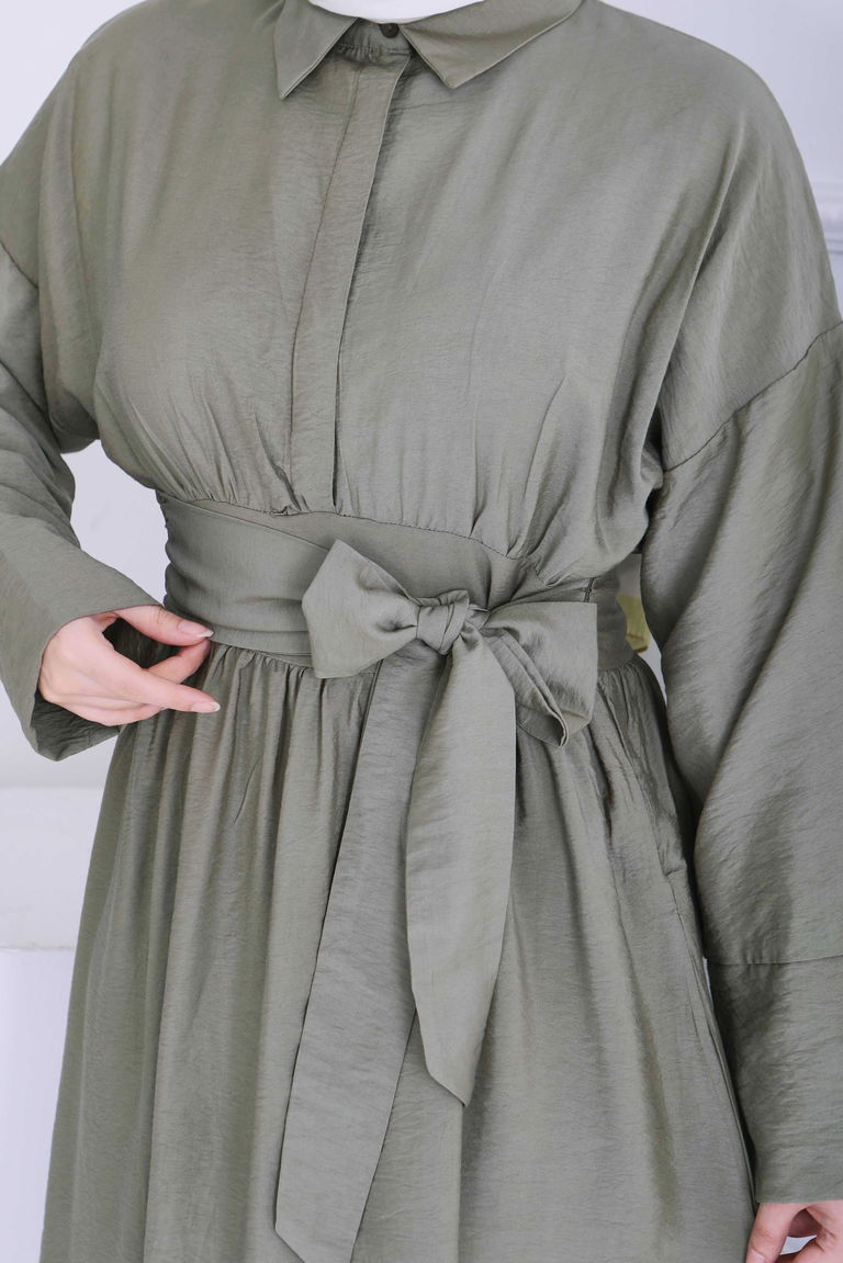 Bel Kuşaklı Gizli Düğmeli Elbise - 28224-HAKI - TOFİSA