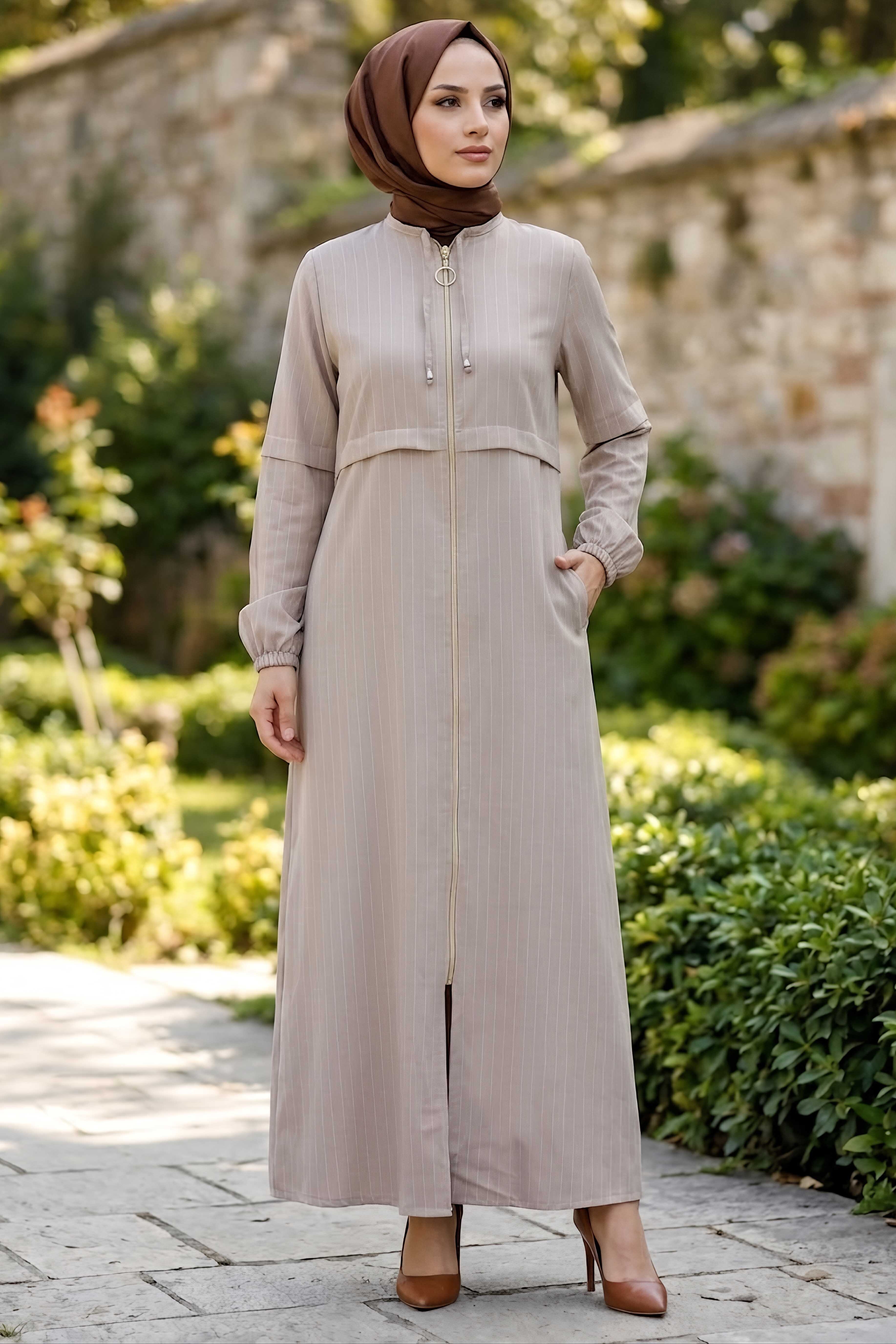 Bileği Lastikli Çizgili Fermuarlı Ferace Krem - 2143-KREM - 2
