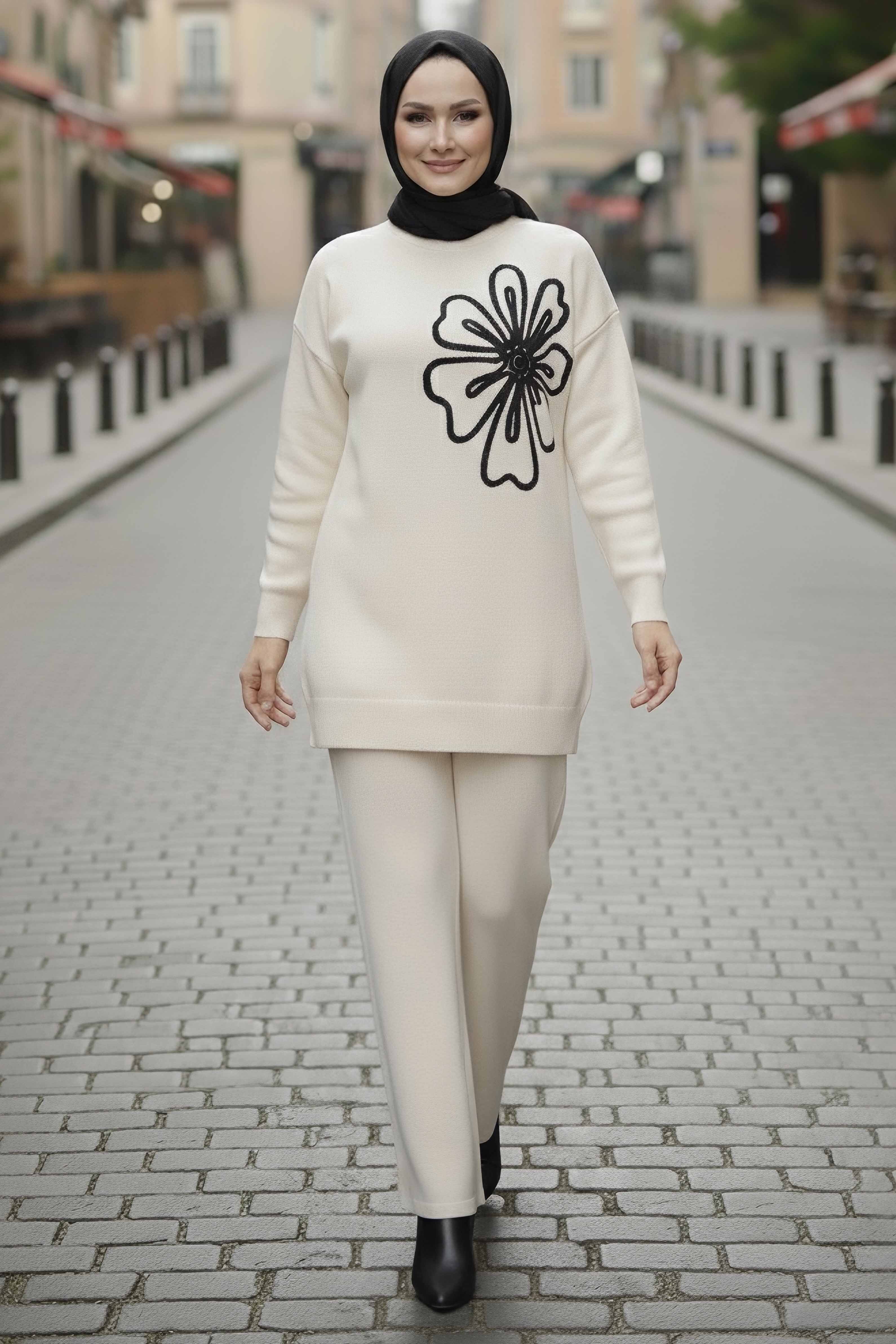 Çiçek Nakışlı İkili Triko Takım - 28062-EKRU - 2