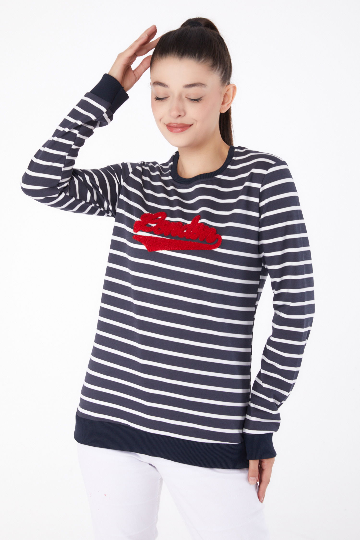 Düz Bisiklet Yaka Kadın Antrasit Nakışlı Sweatshirt - 26287 - 2