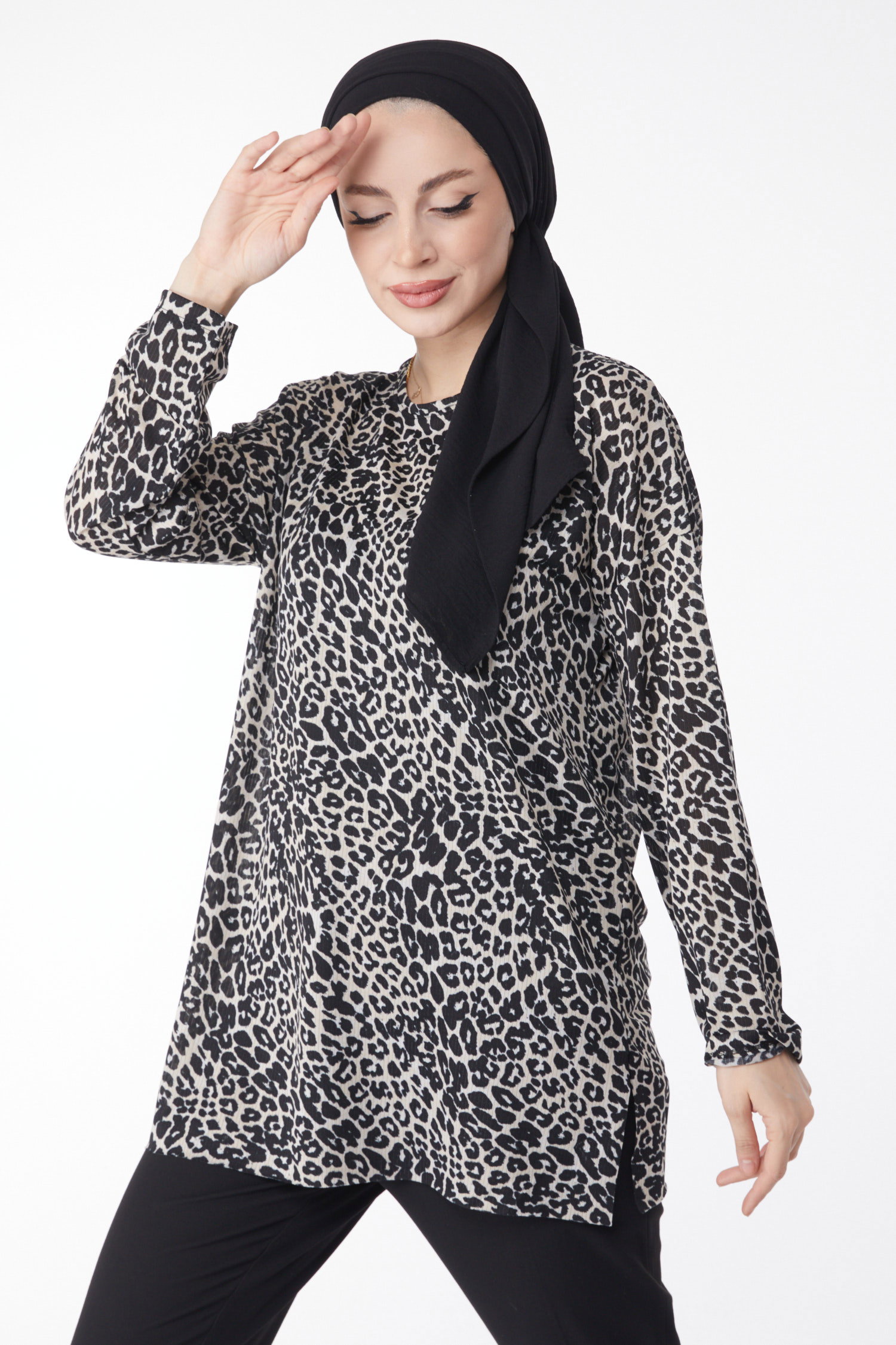 Düz Bisiklet Yaka Kadın Bej Leopar Desenli Bluz - 24736 - 3