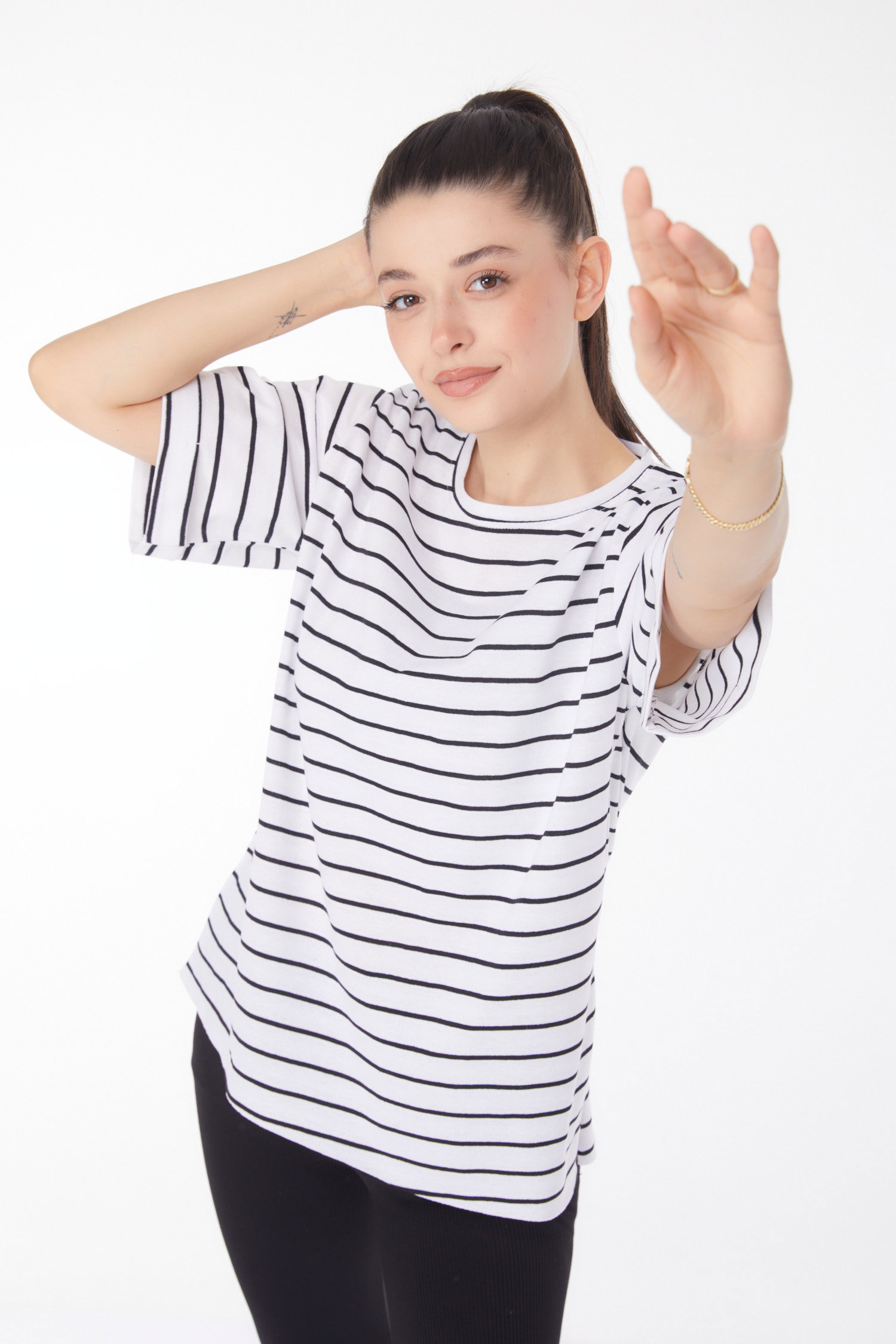 Düz Bisiklet Yaka Kadın Beyaz Çizgili Kısa Kollu T-shirt - 25840 - 1