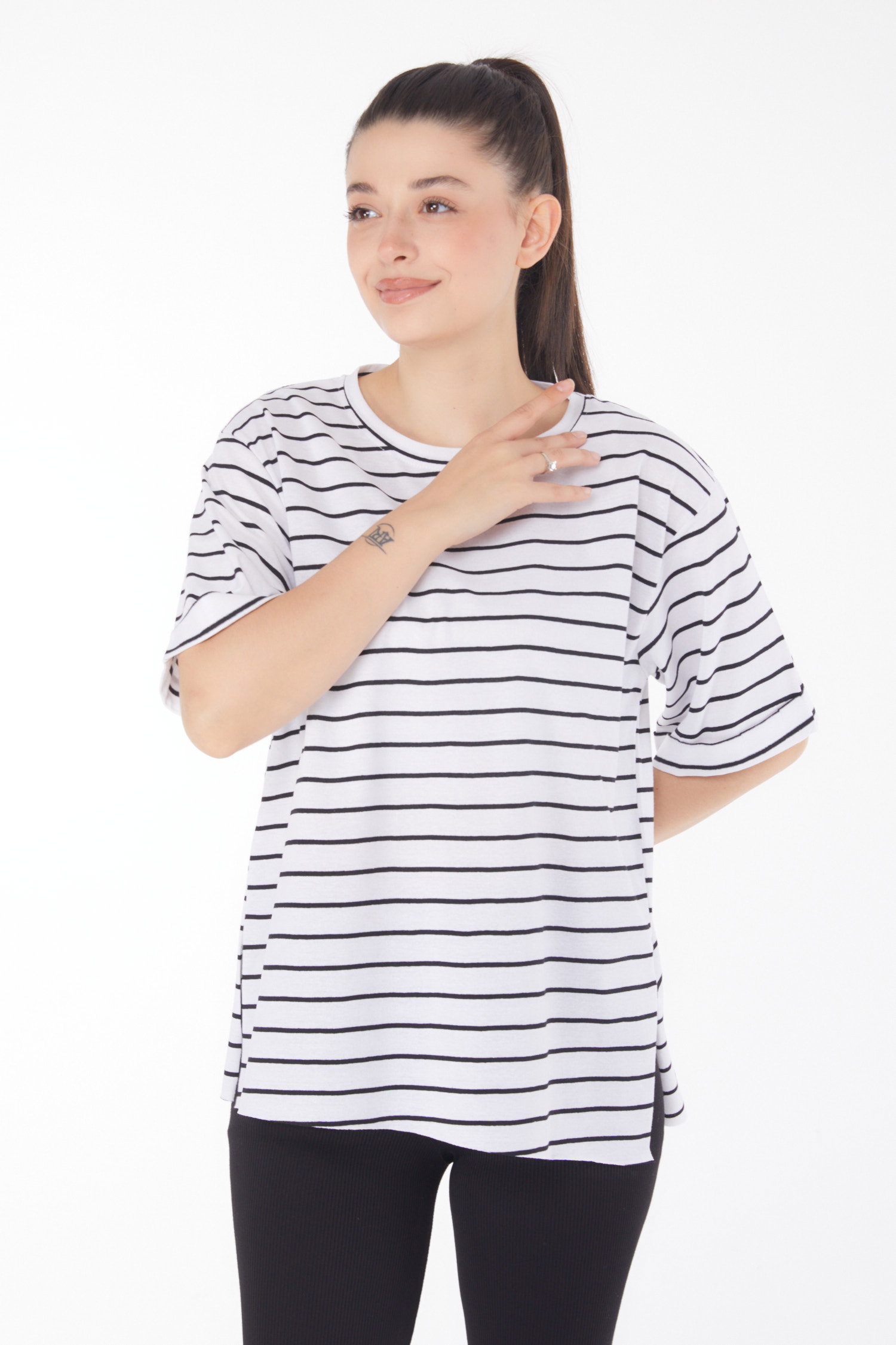 Düz Bisiklet Yaka Kadın Beyaz Çizgili Kısa Kollu T-shirt - 25840 - 9
