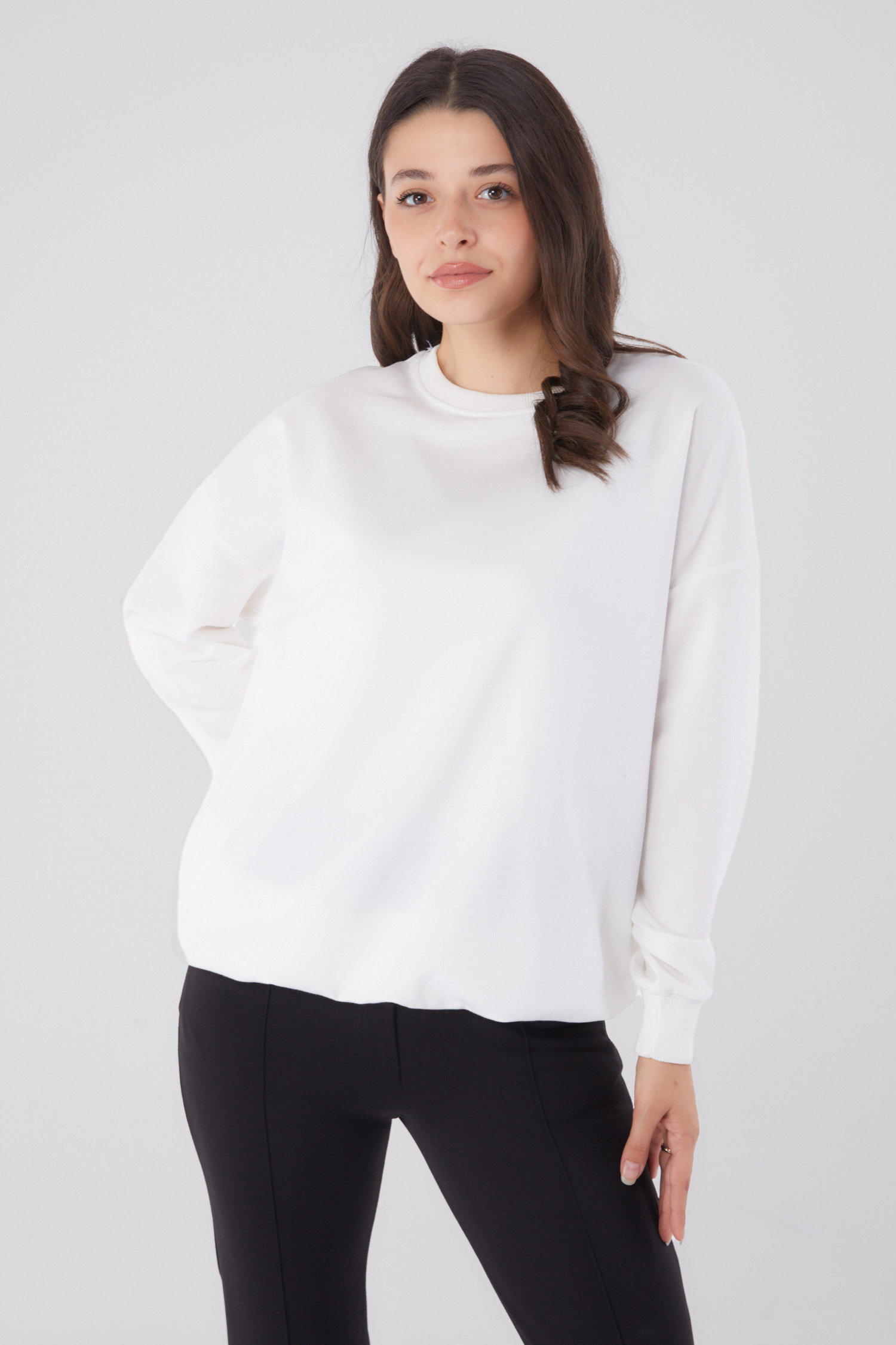 Düz Bisiklet Yaka Kadın Beyaz Manşetli Sweatshirt - 26046 - 1