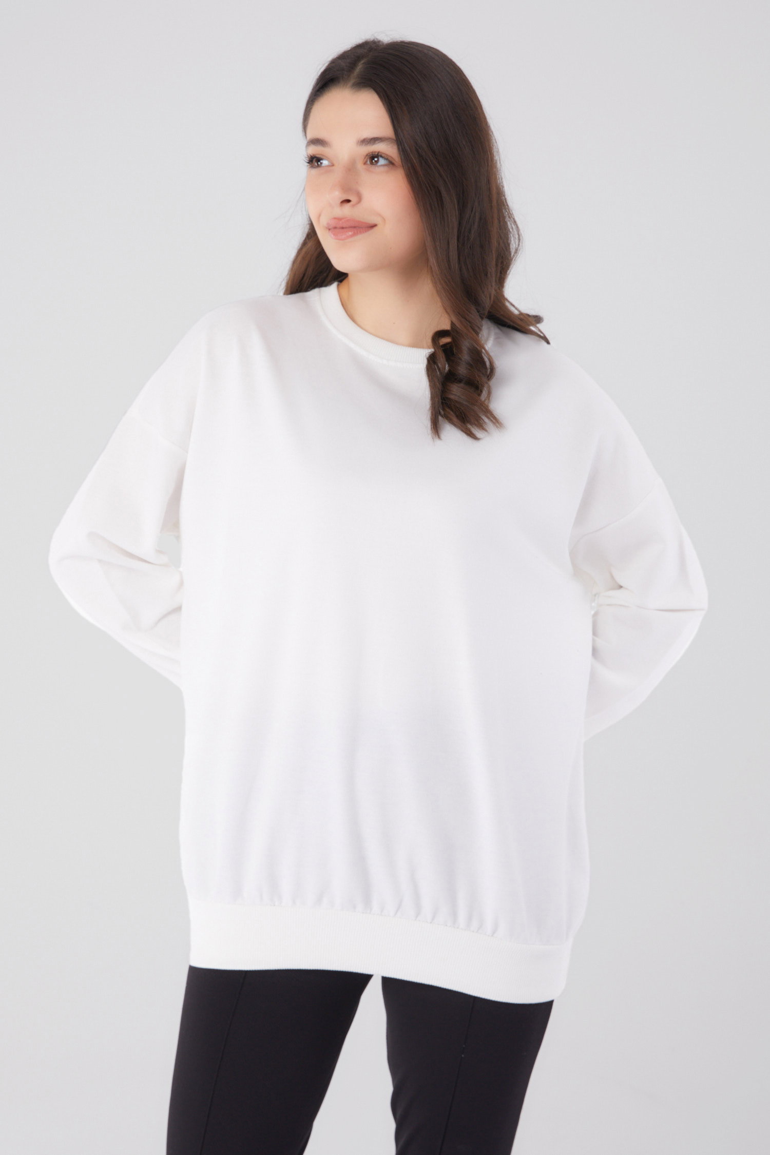 Düz Bisiklet Yaka Kadın Beyaz Manşetli Sweatshirt - 26046 - 2