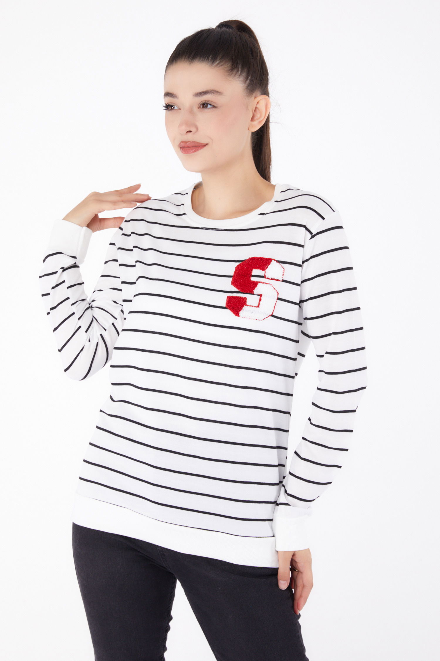 Düz Bisiklet Yaka Kadın Beyaz Nakışlı Sweatshirt - 26286 - 2
