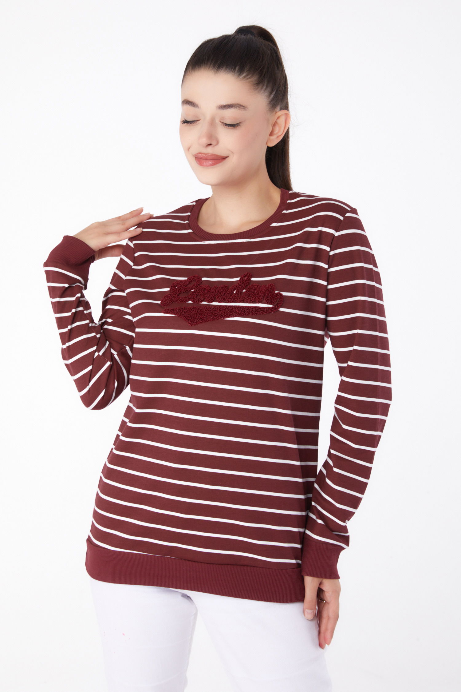 Düz Bisiklet Yaka Kadın Bordo Nakışlı Sweatshirt - 26287 - 2
