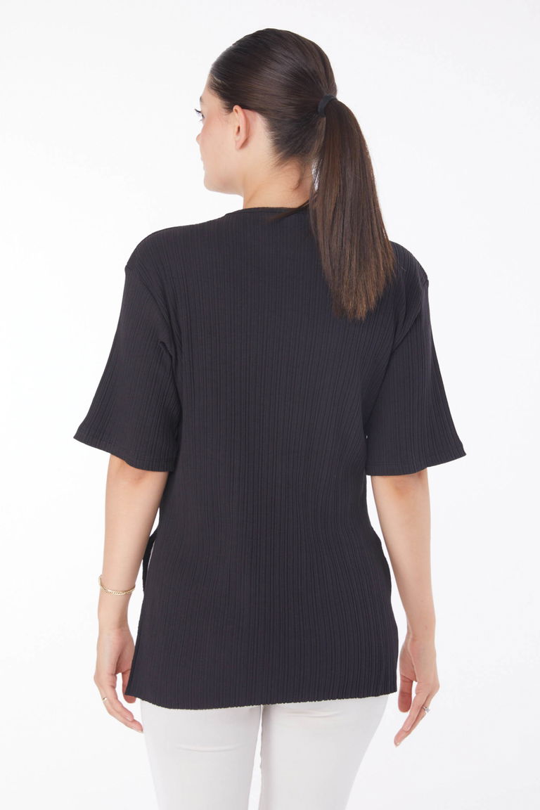 Düz Bisiklet Yaka Kadın D4 Siyah Yırtmaçlı T-Shirt - 25114 - TOFİSA