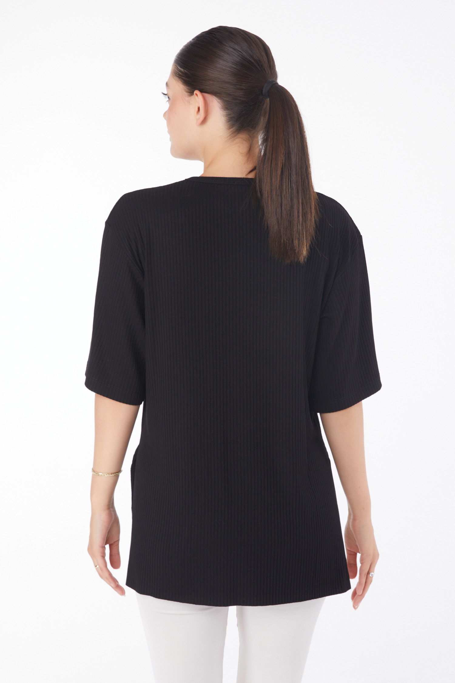 Düz Bisiklet Yaka Kadın D5 Siyah Yırtmaçlı T-Shirt - 25114 - 5