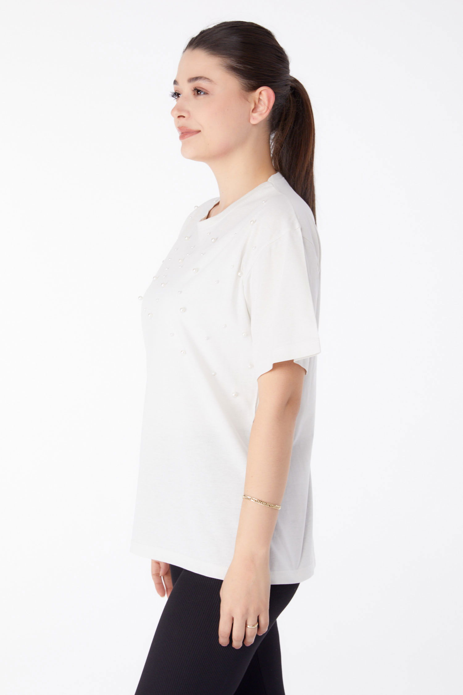 Düz Bisiklet Yaka Kadın Ekru İnci Detaylı T-shirt - 25473 - 4