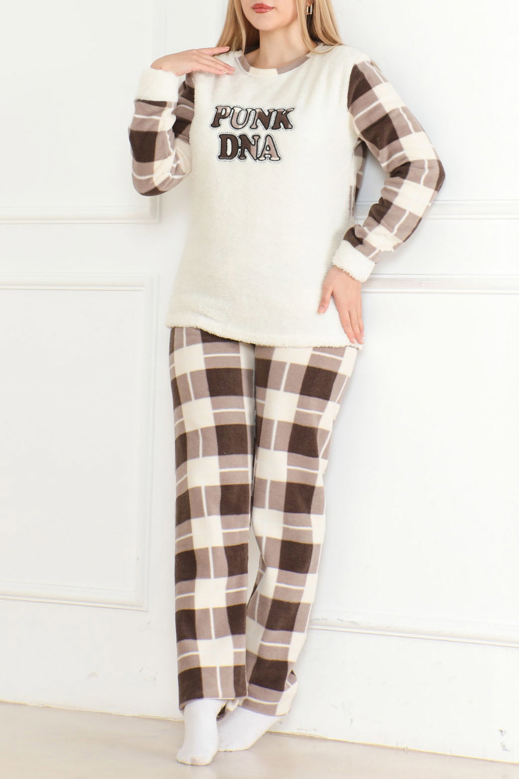 Düz Bisiklet Yaka Kadın Ekru Nakışlı Peluş Polar Pijama Takım - 26634 - 1