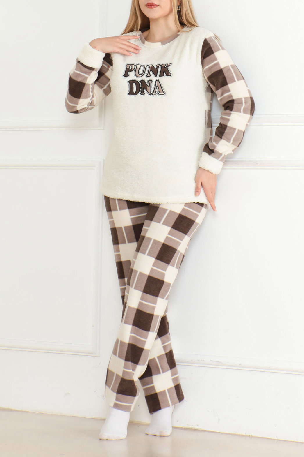 Düz Bisiklet Yaka Kadın Ekru Nakışlı Peluş Polar Pijama Takım - 26634 - 2