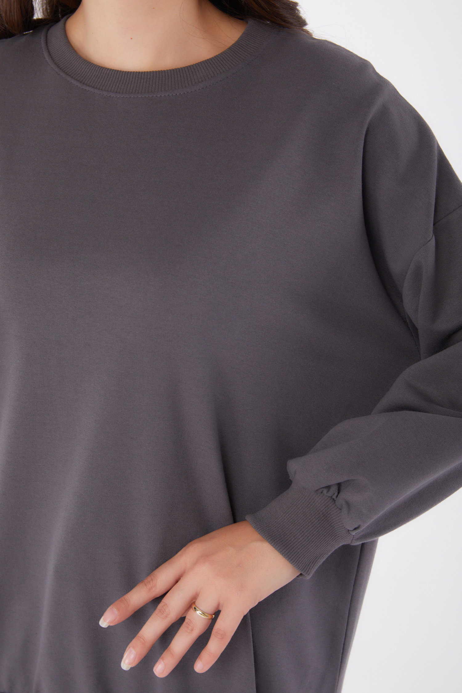 Düz Bisiklet Yaka Kadın Füme Manşetli Sweatshirt - 26046 - 5