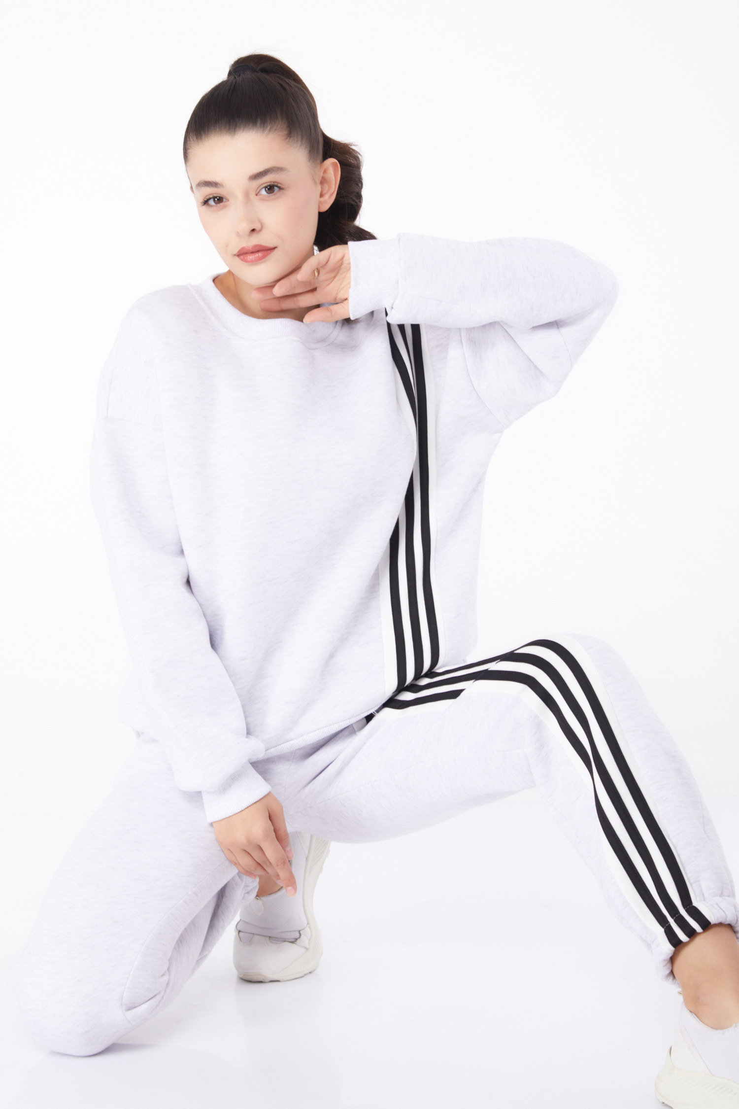 Düz Bisiklet Yaka Kadın Gri Eşofman Takımı - 26203 - 1