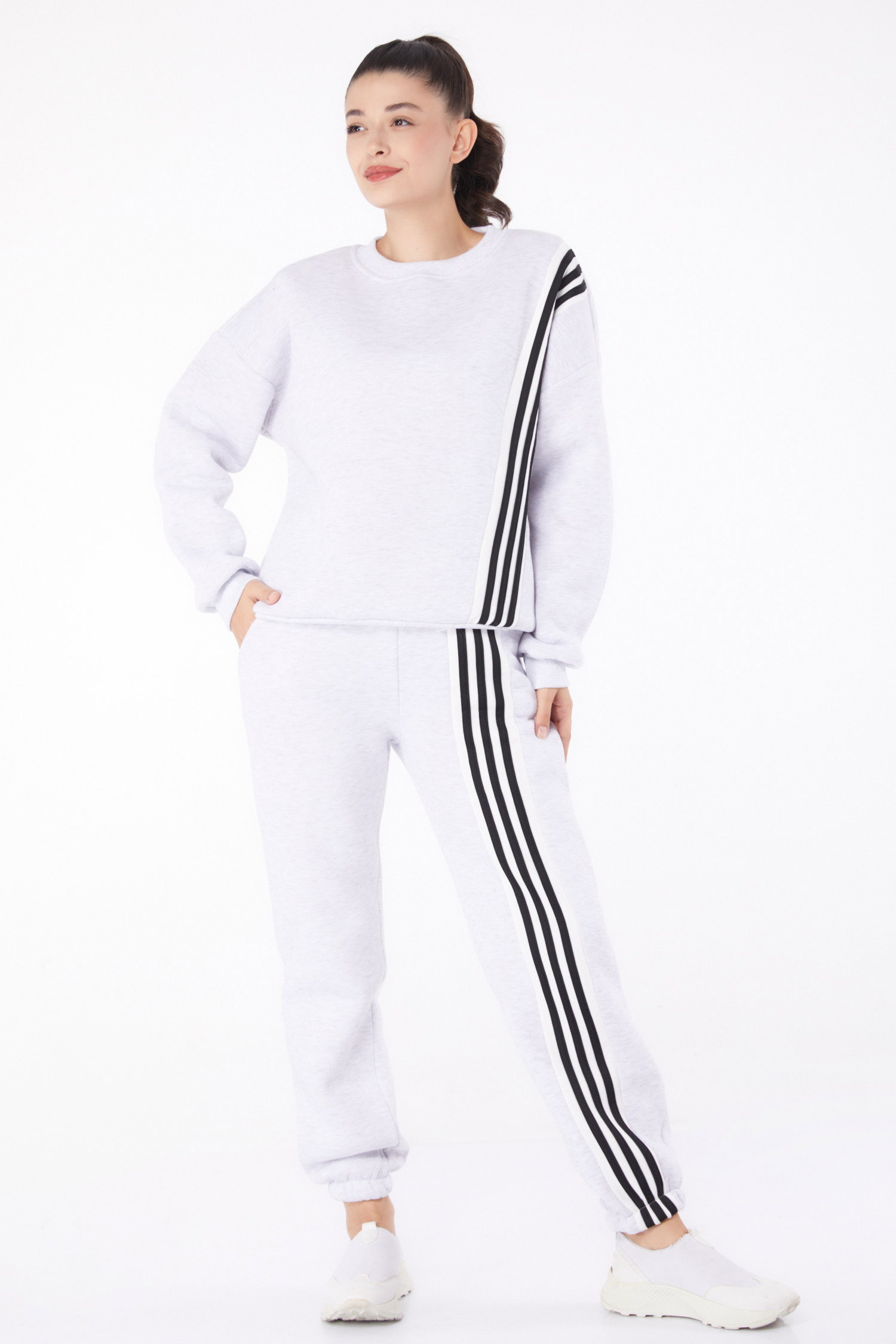 Düz Bisiklet Yaka Kadın Gri Eşofman Takımı - 26203 - 2