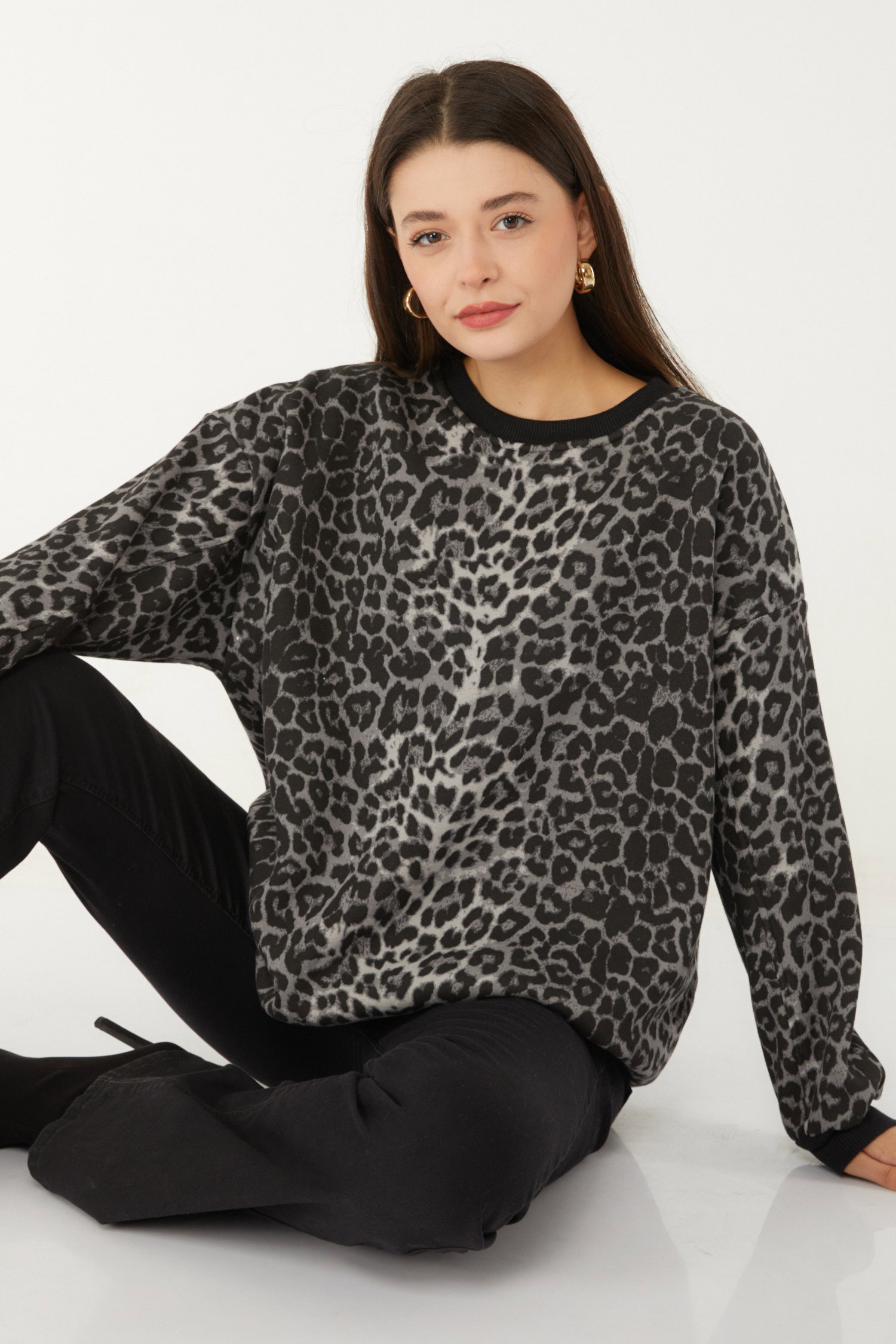 Düz Bisiklet Yaka Kadın Gri Leopar Desenli Sweat - 26535 - 1