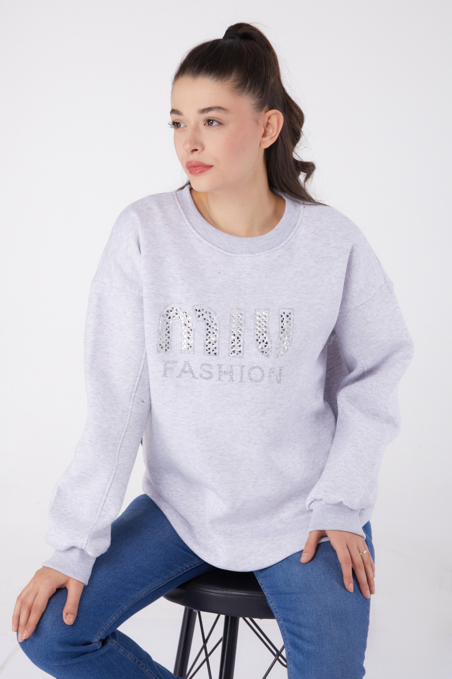 Düz Bisiklet Yaka Kadın Gri Taşlı Sweatshirt - 26478 - 1
