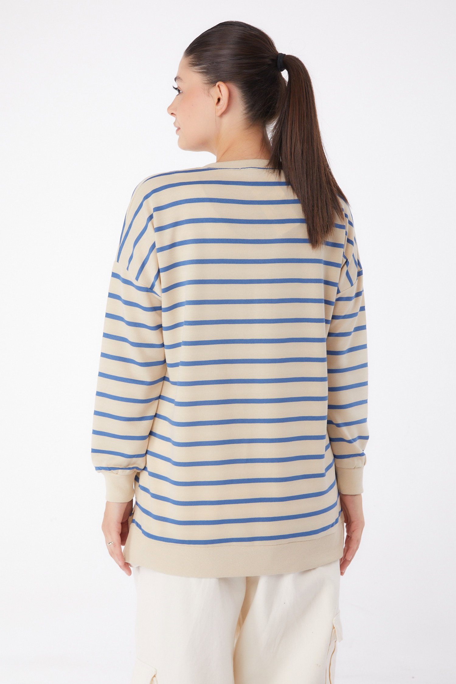 Düz Bisiklet Yaka Kadın Indigo Çizgili Armalı Sweatshirt - 26115 - 5