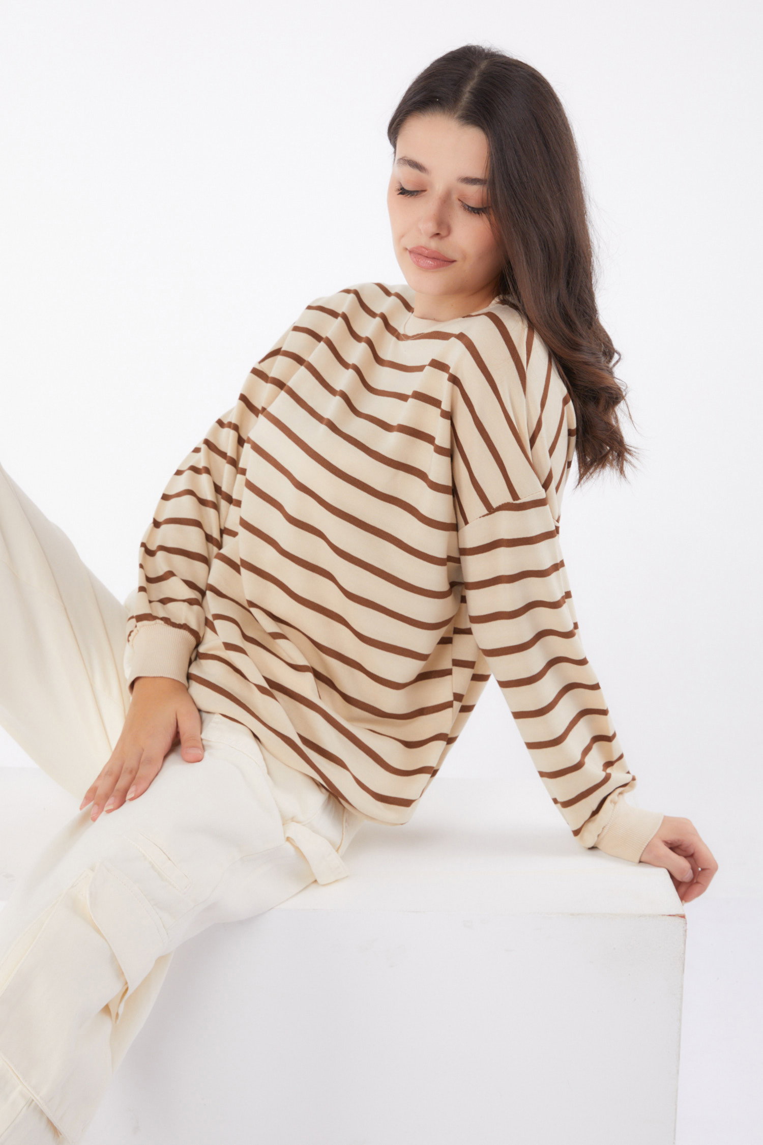 Düz Bisiklet Yaka Kadın Kahve Çizgili Sweatshirt - 26048 - 1