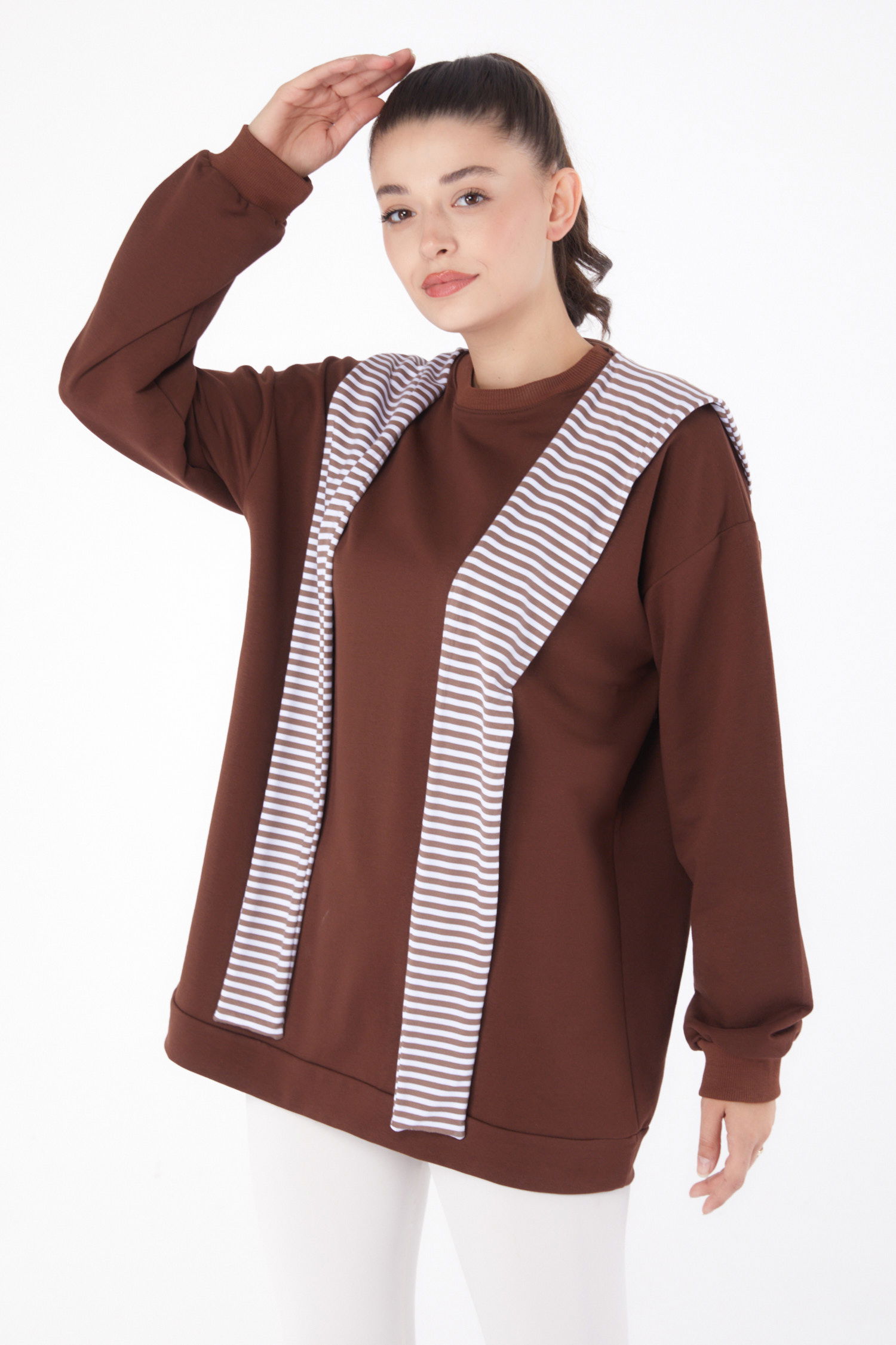 Düz Bisiklet Yaka Kadın Kahve Şallı Sweat - 26223 - 1