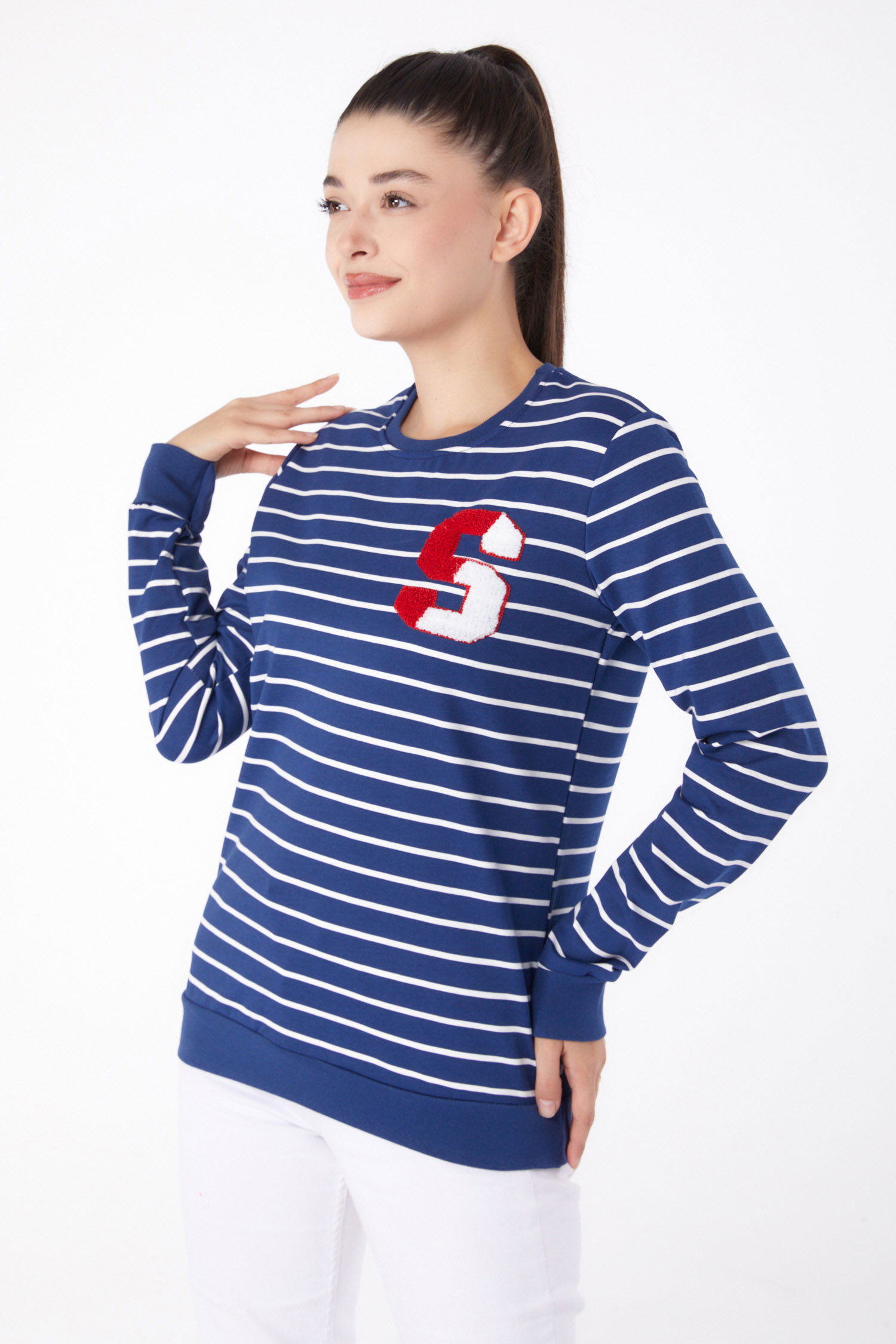 Düz Bisiklet Yaka Kadın Lacivert Nakışlı Sweatshirt - 26286 - 1