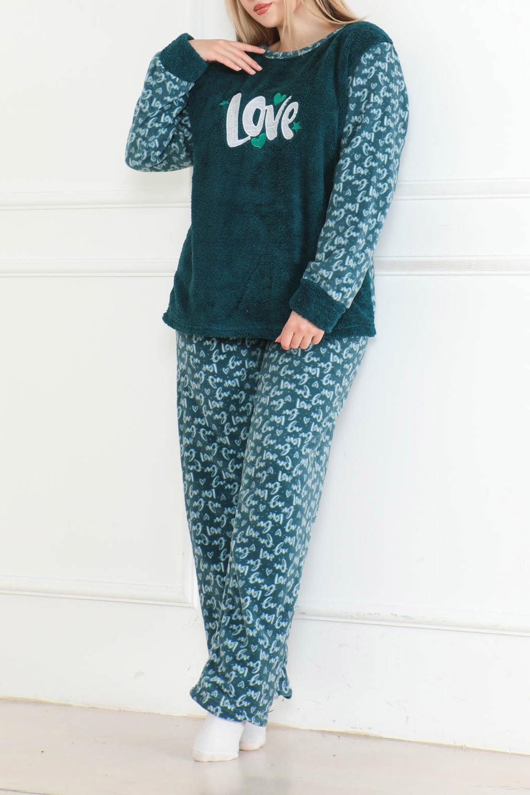 Düz Bisiklet Yaka Kadın Petrol Nakışlı Peluş Polar Pijama Takım - 26642 - 1