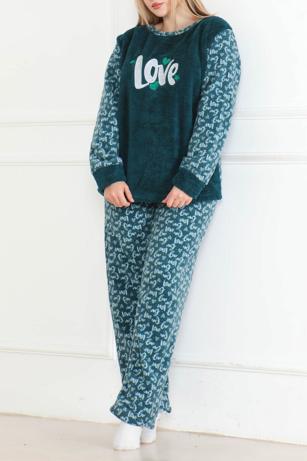 Düz Bisiklet Yaka Kadın Petrol Nakışlı Peluş Polar Pijama Takım - 26642 - 2