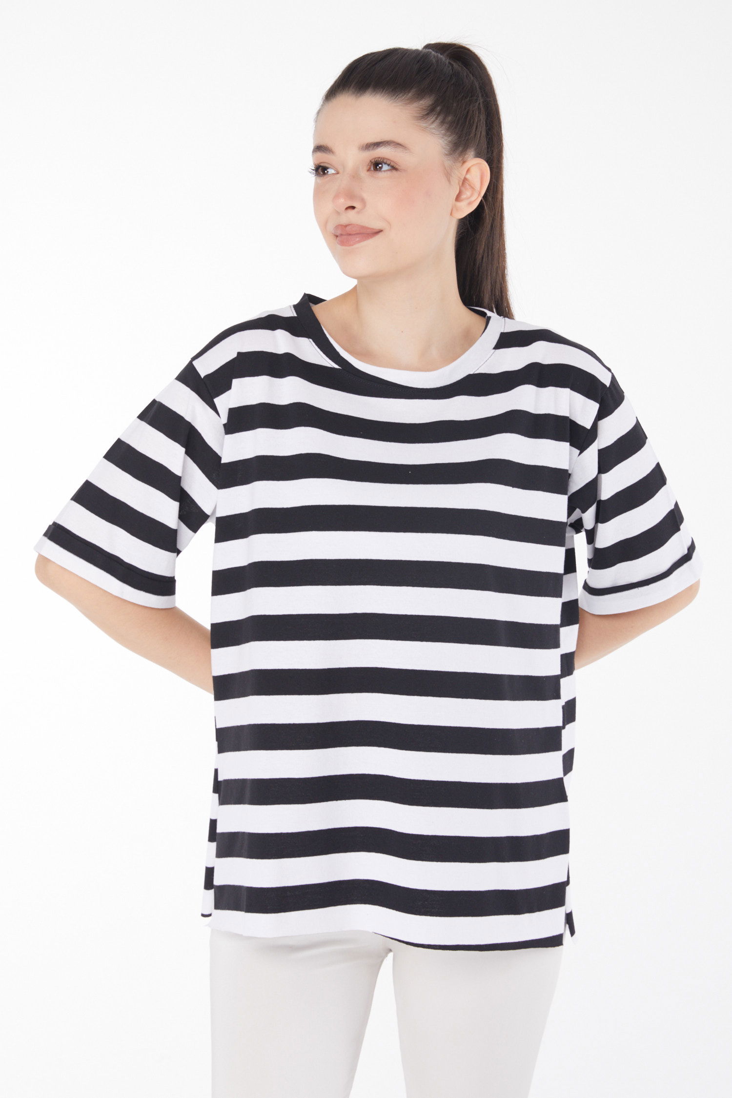 Düz Bisiklet Yaka Kadın Siyah Beyaz Çizgili Kısa Kollu T-shirt - 25841 - 2