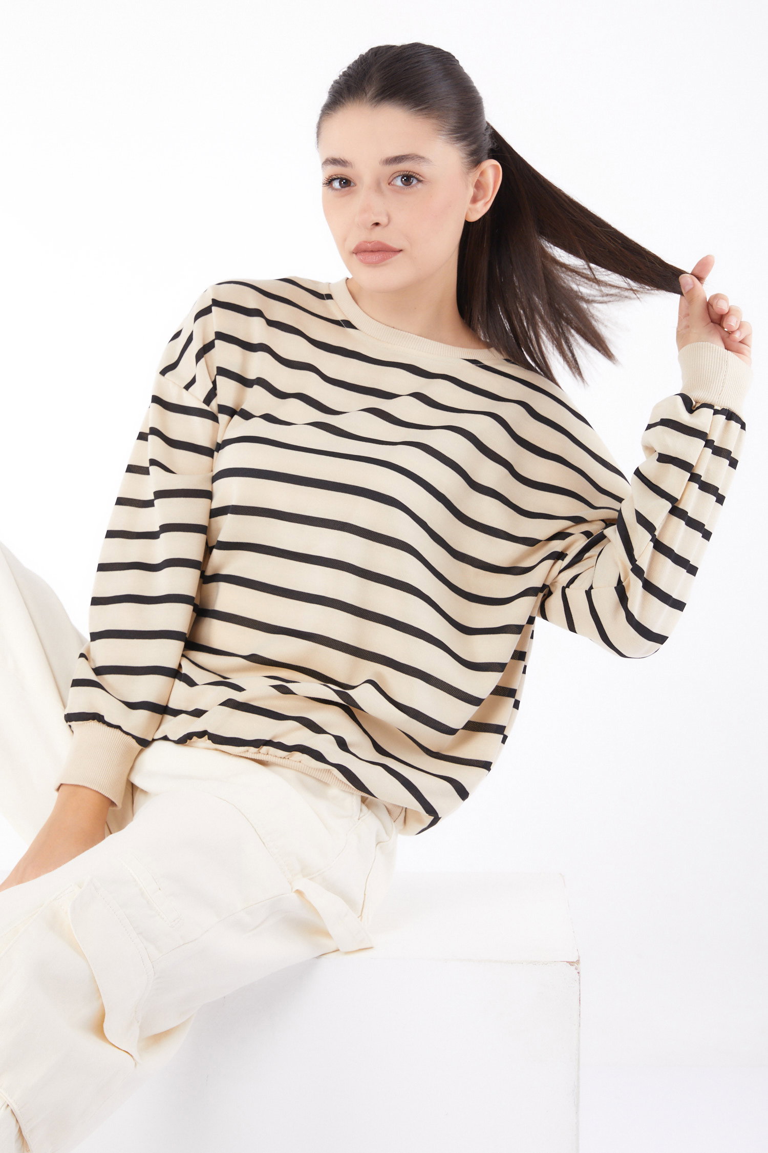 Düz Bisiklet Yaka Kadın Siyah Çizgili Sweatshirt - 26048 - 1