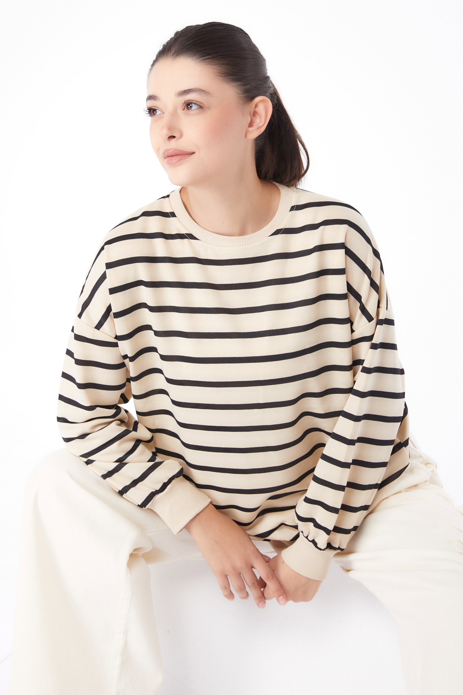 Düz Bisiklet Yaka Kadın Siyah Çizgili Sweatshirt - 26048 - 3