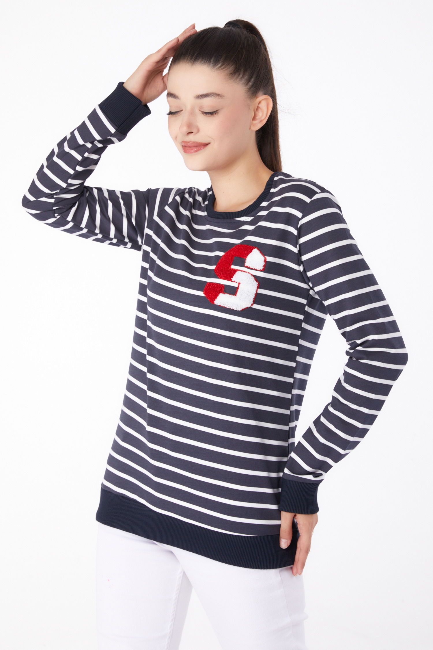Düz Bisiklet Yaka Kadın Siyah Nakışlı Sweatshirt - 26286 - 3