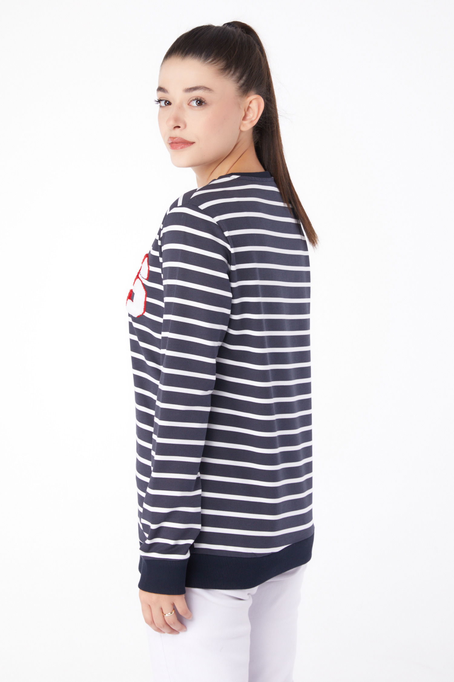 Düz Bisiklet Yaka Kadın Siyah Nakışlı Sweatshirt - 26286 - 5