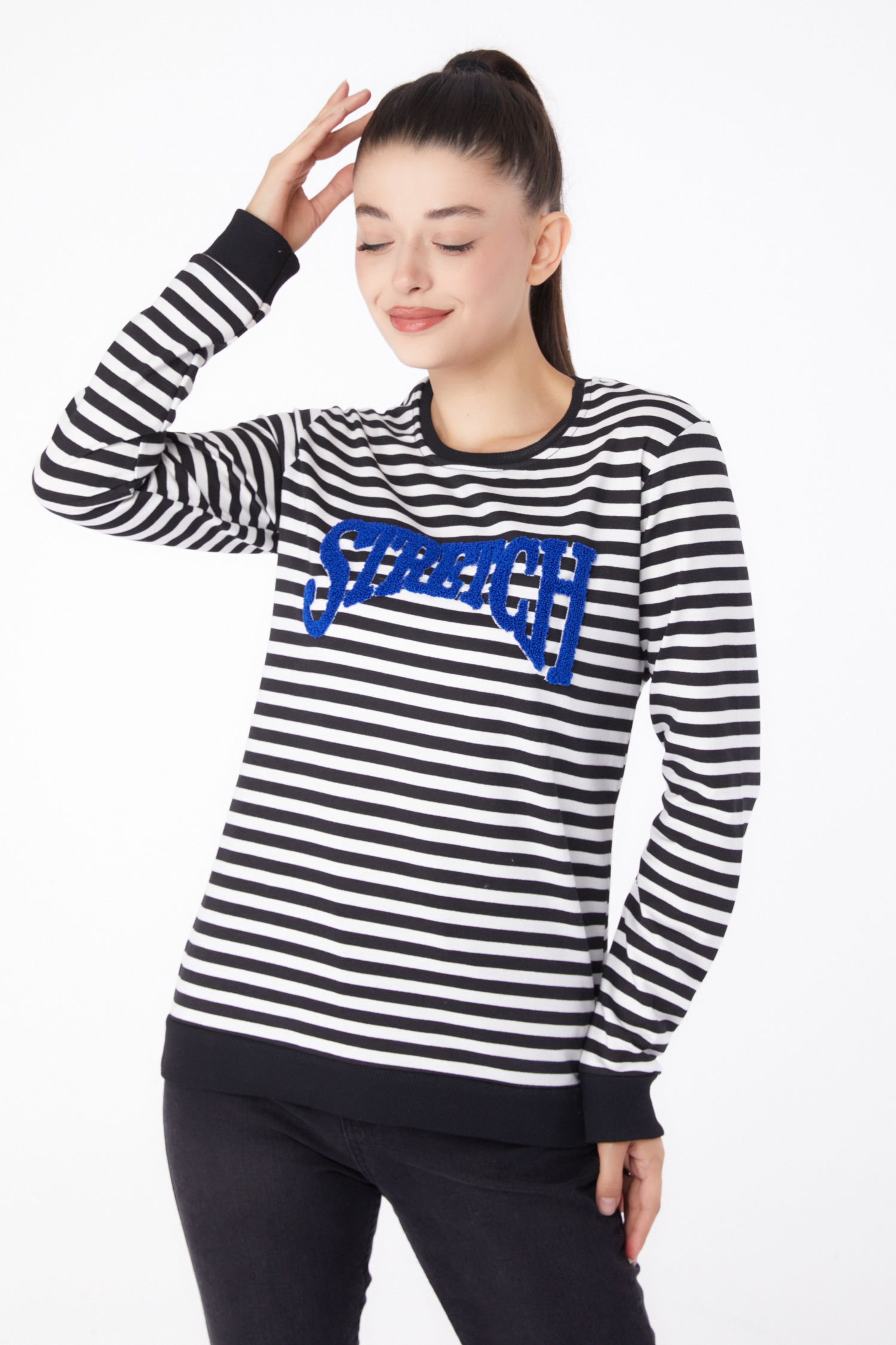 Düz Bisiklet Yaka Kadın Siyah Nakışlı Sweatshirt - 26292 - 2
