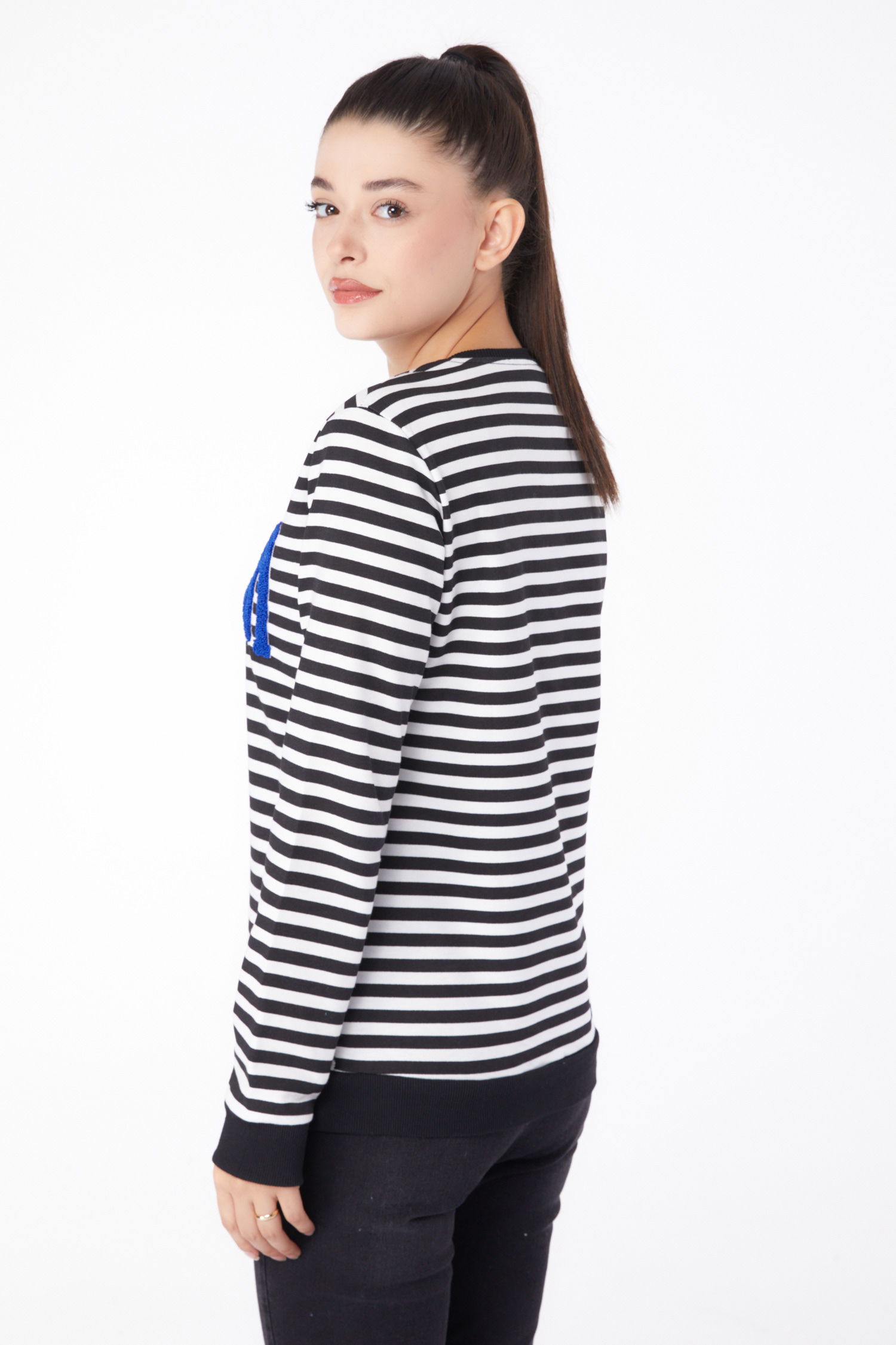 Düz Bisiklet Yaka Kadın Siyah Nakışlı Sweatshirt - 26292 - 5