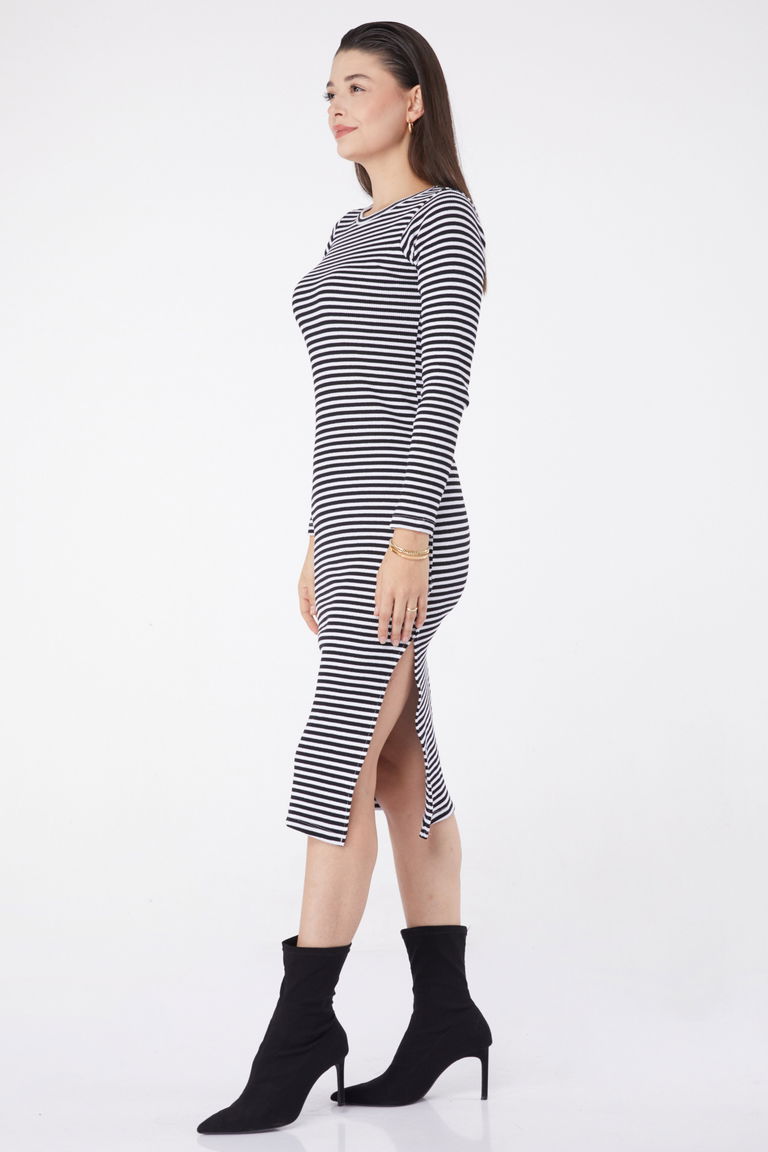 Düz Bisiklet Yaka Kadın Siyah Yırtmaçlı Çizgili Elbise - 26367 - TOFİSA