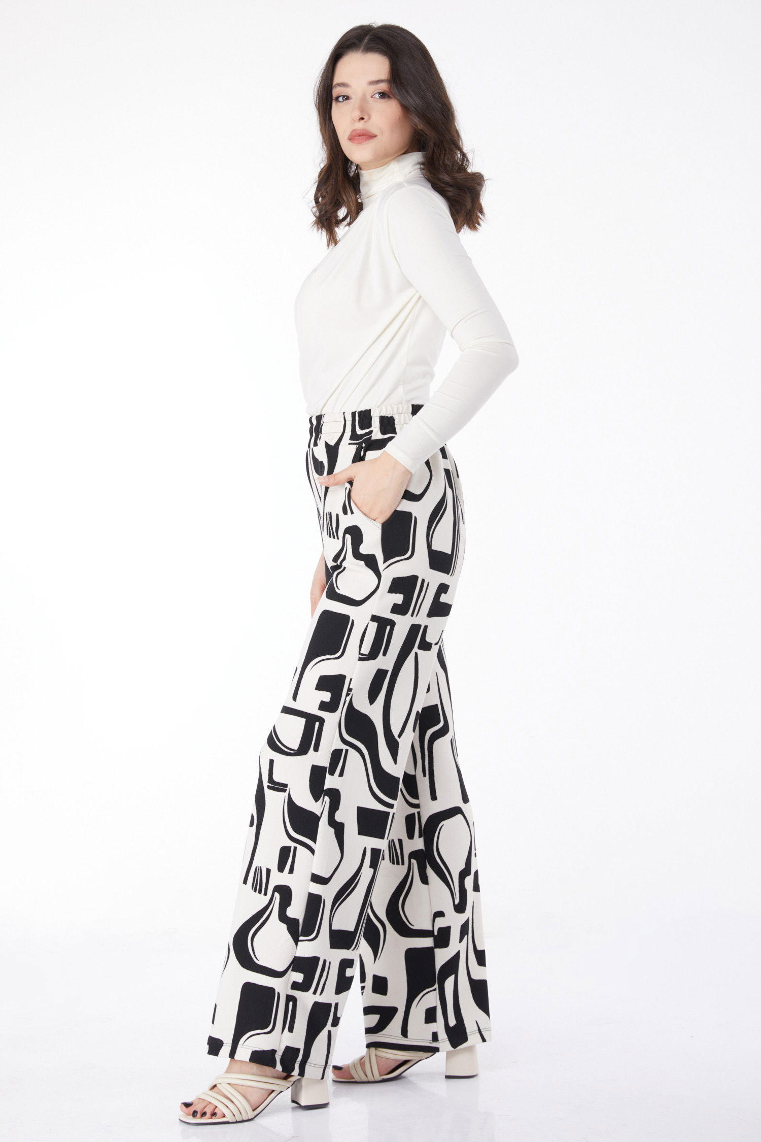 Düz Degaje Yaka Kadın Beyaz Siyah Desenli Pantolon - 25117 - 4