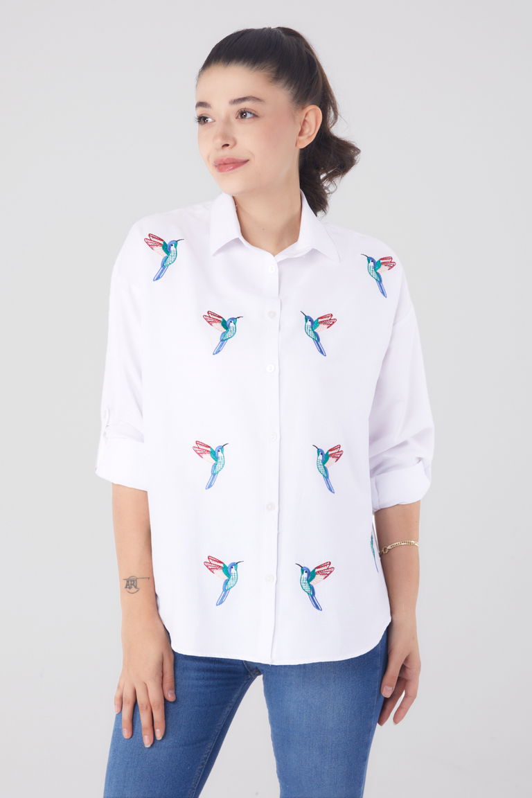 Düz Gömlek Yaka Kadın Beyaz Kuş Nakış Gömlek - 26263 - TOFİSA