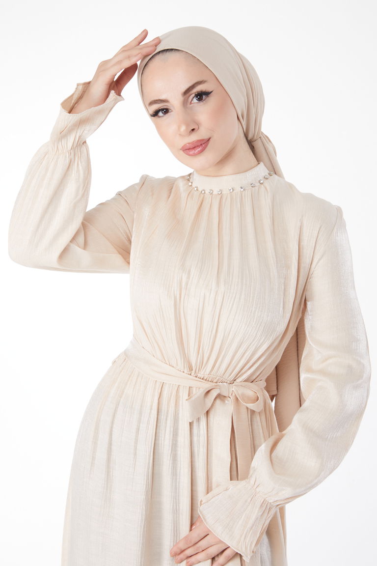 Düz Hakim Yaka Kadın Taş Taş Detaylı Kuşaklı Elbise - 25077 - TOFİSA