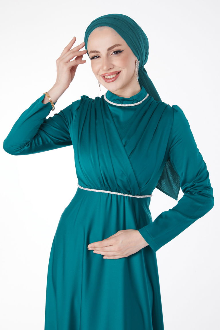 Düz Hakim Yaka Kadın Zümrüt Pile Detaylı Abiye Elbise - 24900 - TOFİSA