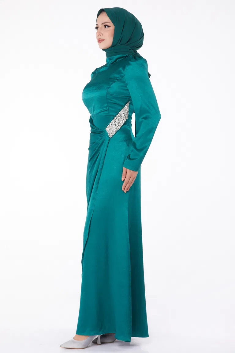 Düz Hakim Yaka Kadın Zümrüt Taşlı Abiye Elbise - 26192 - TOFİSA