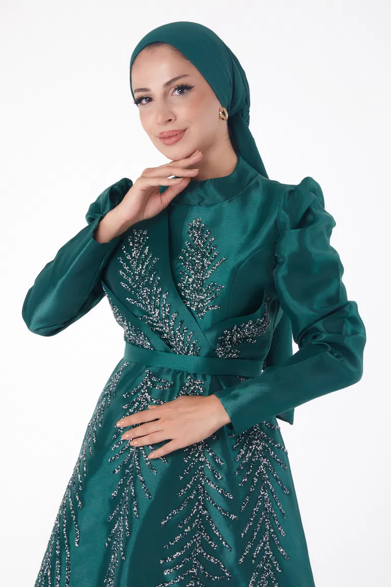 Düz Hakim Yaka Kadın Zümrüt Taşlı Prenses abiye - 26250 - TOFİSA