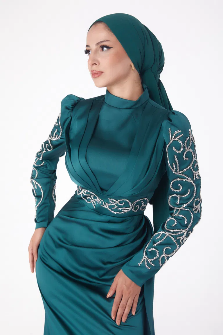 Düz Hakim Yaka Kadın Zümrüt Taşlı Prenses Abiye Elbise - 26253 - TOFİSA
