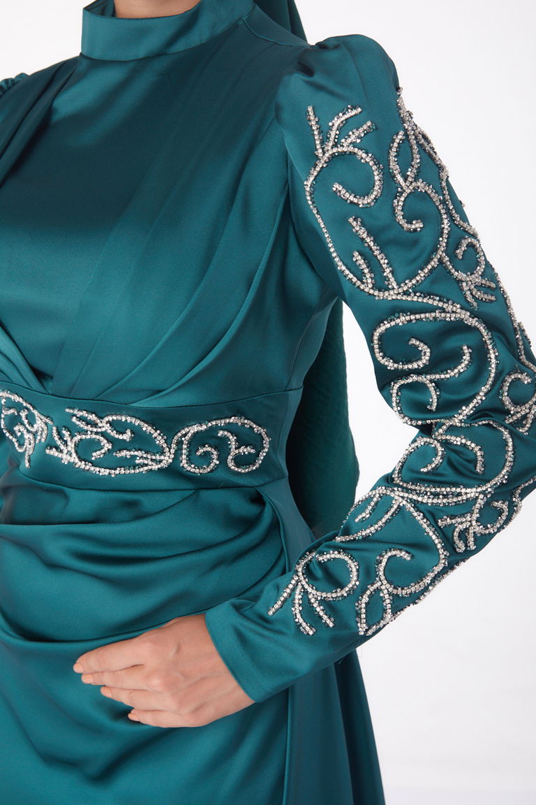 Düz Hakim Yaka Kadın Zümrüt Taşlı Prenses Abiye Elbise - 26253 - TOFİSA
